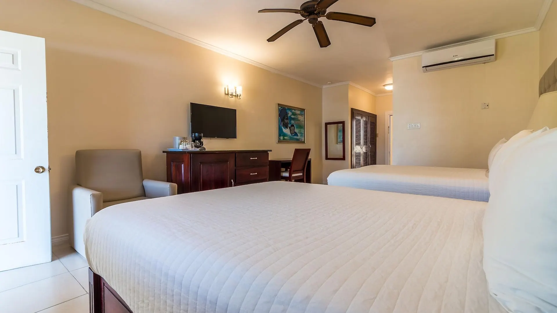 ***  Travellers Beach Resort Negril Jamaica