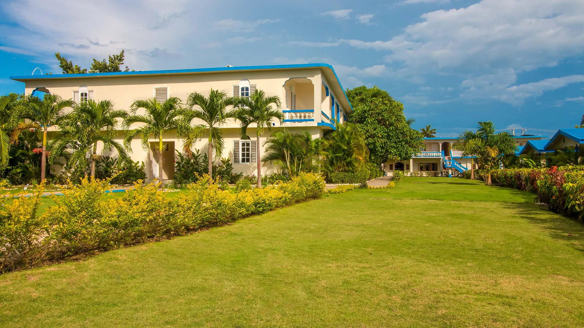 ***  Travellers Beach Resort Negril Jamaica