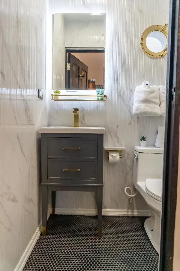 Travellers Beach Resort Негрил