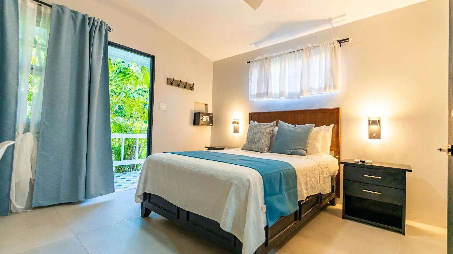 Travellers Beach Resort Negril 3*,