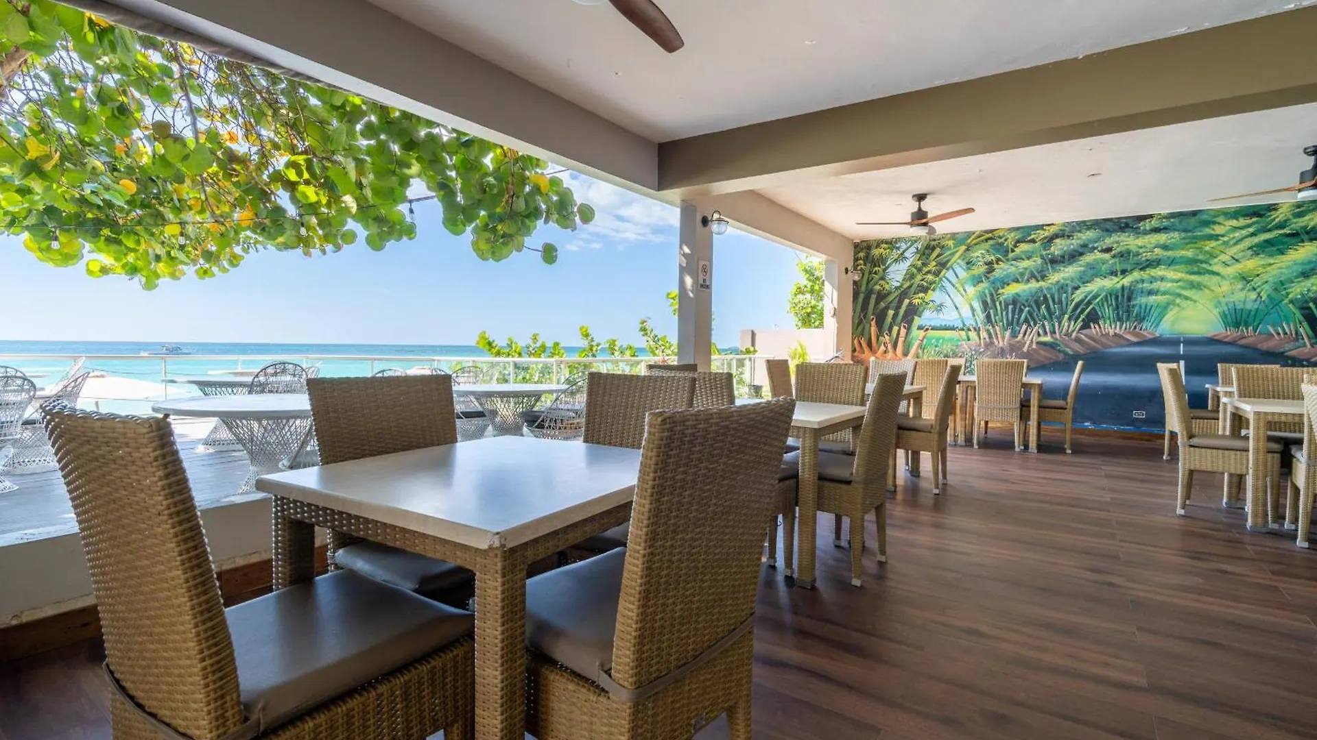 Travellers Beach Resort Negril