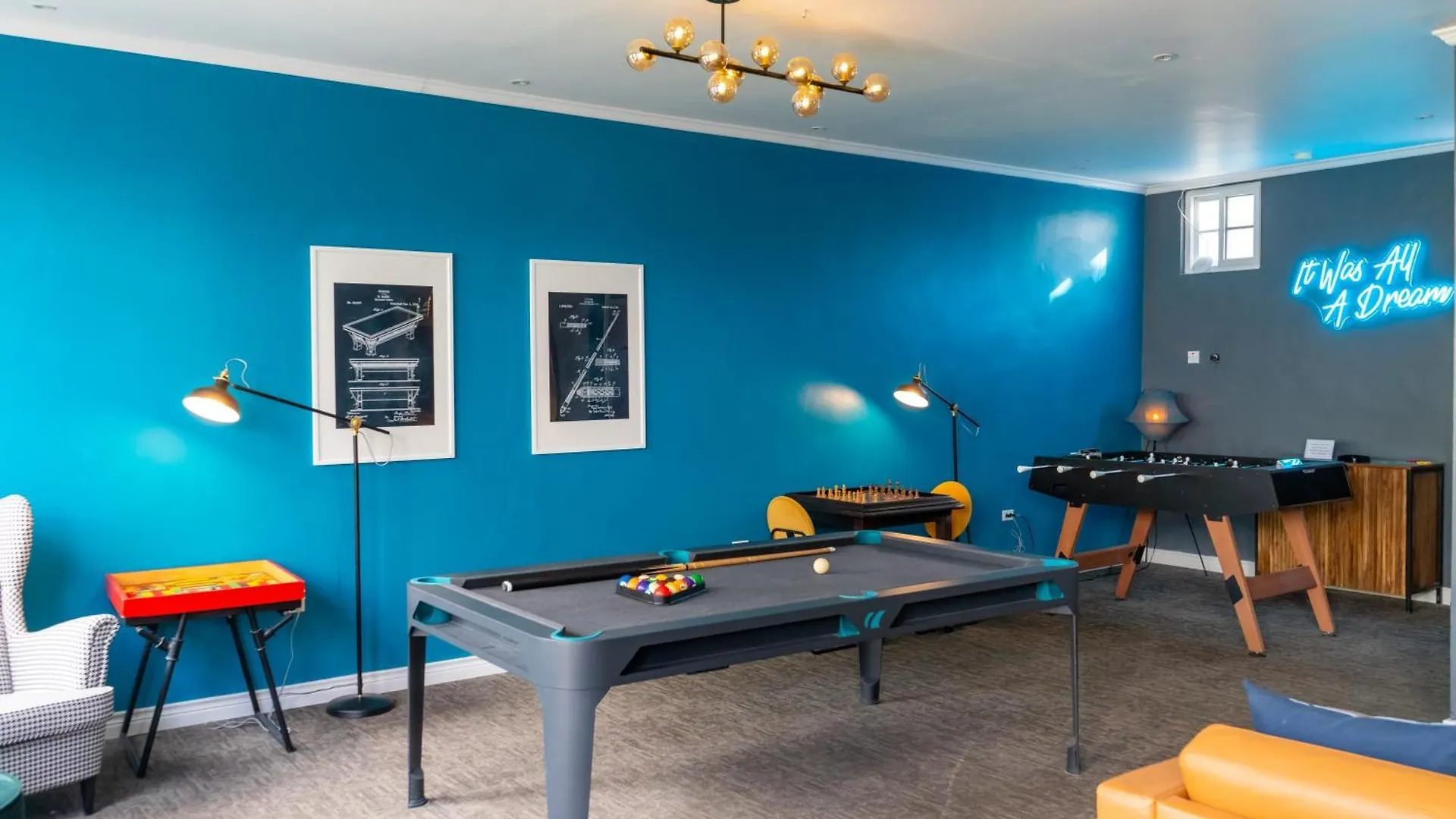 Travellers Beach Resort Негрил